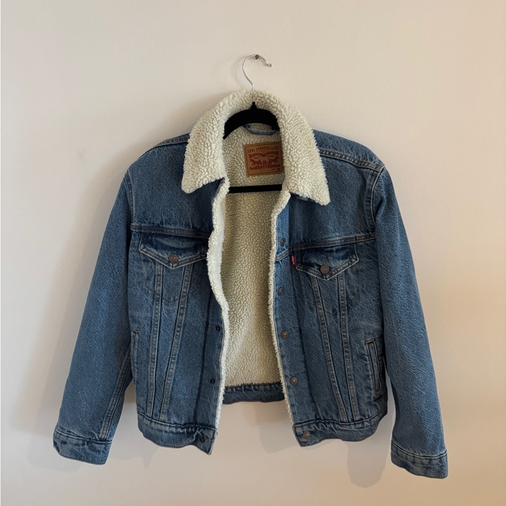 Women’s Levi Blue Denim Jacket with Sherpa Lining